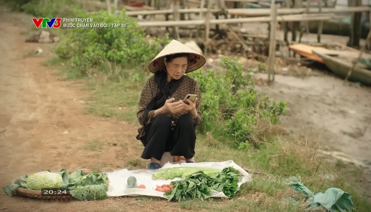 Bước ch&acirc;n v&agrave;o đời - Tập 30: Thương tất tả chạy vạy gom tiền lo cho em, Trang bị đ&agrave;n em Hưng sỉ nhục- Ảnh 6.