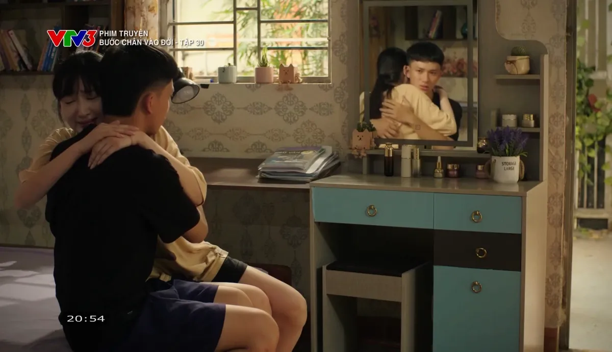 Bước ch&acirc;n v&agrave;o đời - Tập 30: Thương tất tả chạy vạy gom tiền lo cho em, Trang bị đ&agrave;n em Hưng sỉ nhục- Ảnh 23.