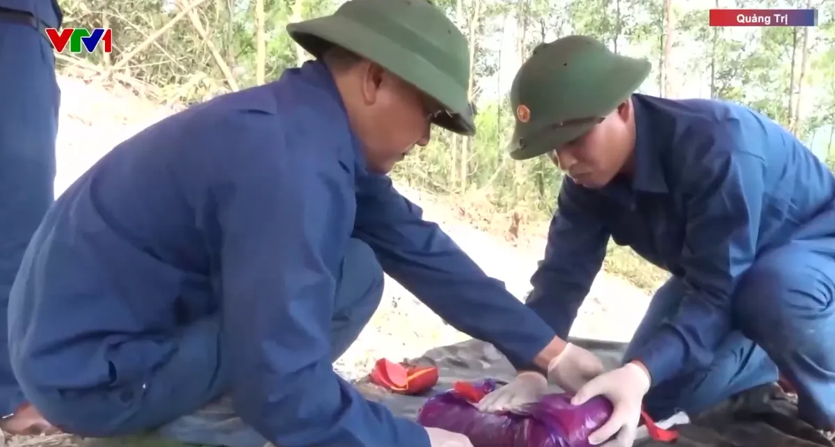 Chiến dịch 500 ng&agrave;y đ&ecirc;m t&igrave;m kiếm h&agrave;i cốt liệt sĩ: Kh&ocirc;ng để người l&iacute;nh n&agrave;o bị l&atilde;ng qu&ecirc;n - Ảnh 1.