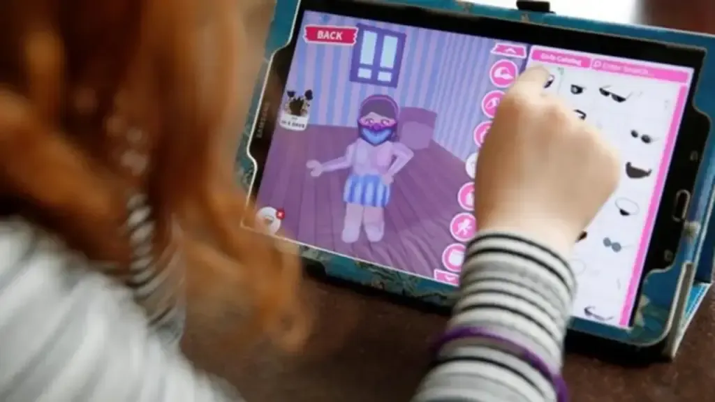 Cảnh gi&aacute;c bẫy lừa đảo qua game, dụ người chơi tải phần mềm độc hại, chuyển tiền đặt cọc - Ảnh 1.