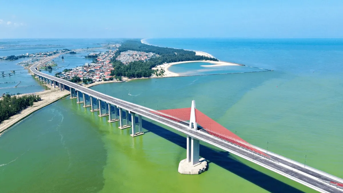 Cầu vượt biển Thuận An: Nhịp cầu nối liền k&yacute; ức khải ho&agrave;n v&agrave; kh&aacute;t vọng vươn tầm của cố đ&ocirc;- Ảnh 1.