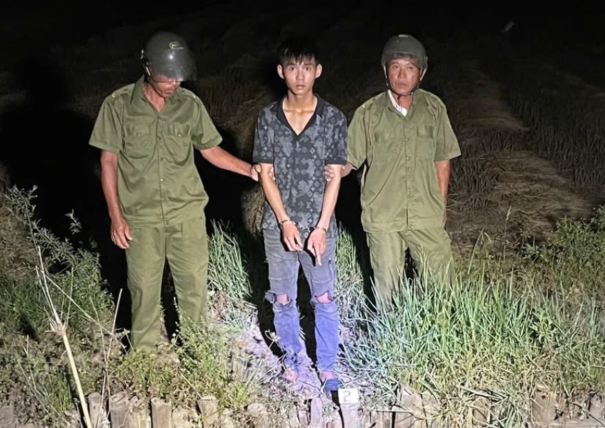Bắt đối tượng g&acirc;y nhiều vụ cướp giật sau 4 giờ nhận tin b&aacute;o- Ảnh 1.