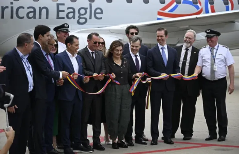 Mỹ nối lại chuyến bay thẳng đến Venezuela sau 7 năm gi&aacute;n đoạn - Ảnh 5.