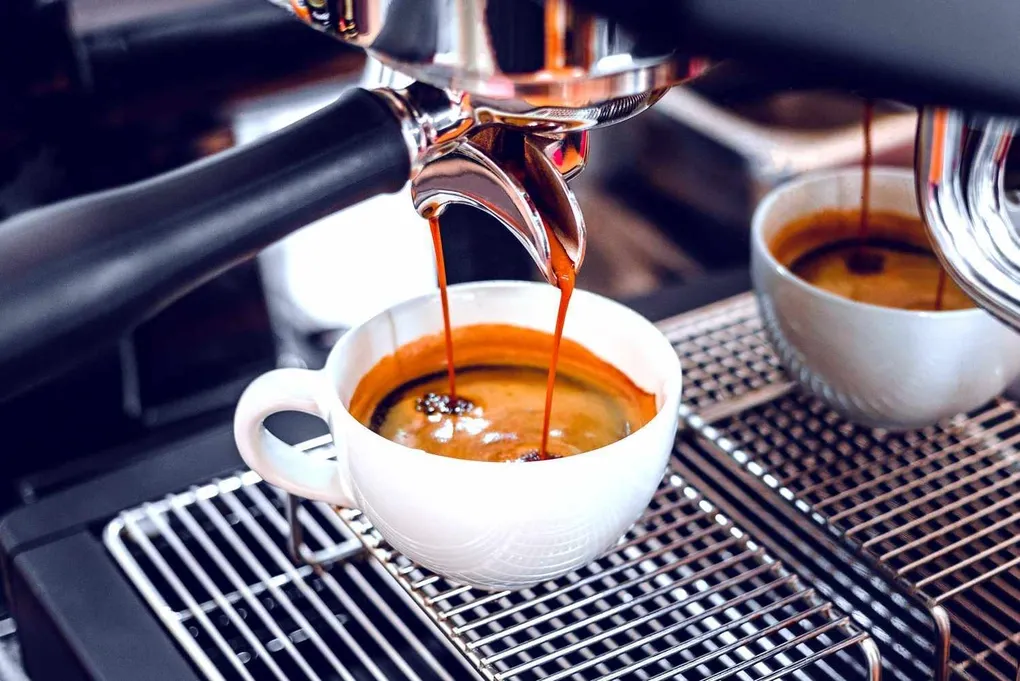 Nghi&ecirc;n cứu mới: Uống c&agrave; ph&ecirc; thường xuy&ecirc;n c&oacute; thể mang th&ecirc;m lợi &iacute;ch cho n&atilde;o v&agrave; đường ruột- Ảnh 1.