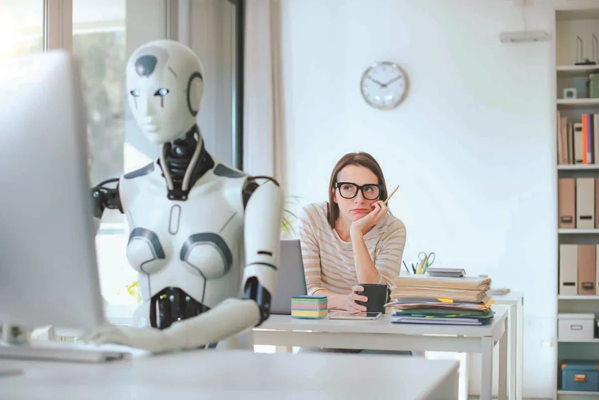 AI &acirc;m thầm viết lại bản đồ nghề nghiệp: Robot học việc, trợ l&yacute; số th&agrave;nh &ldquo;sếp&rdquo; mới- Ảnh 1.