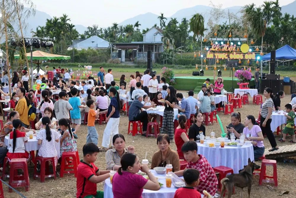 H&agrave;ng ngh&igrave;n du kh&aacute;ch đổ về Quảng Ng&atilde;i dự lễ hội ẩm thực giữa c&aacute;nh đồng qu&ecirc;- Ảnh 2.