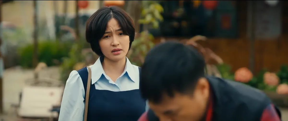 Ngược đường ngược nắng - Tập 20: Mai tr&aacute;nh mặt Trung, vợ cũ của Ho&agrave;ng về l&agrave;ng đ&oacute;ng vai nạn nh&acirc;n đ&ograve;i đất - Ảnh 14.