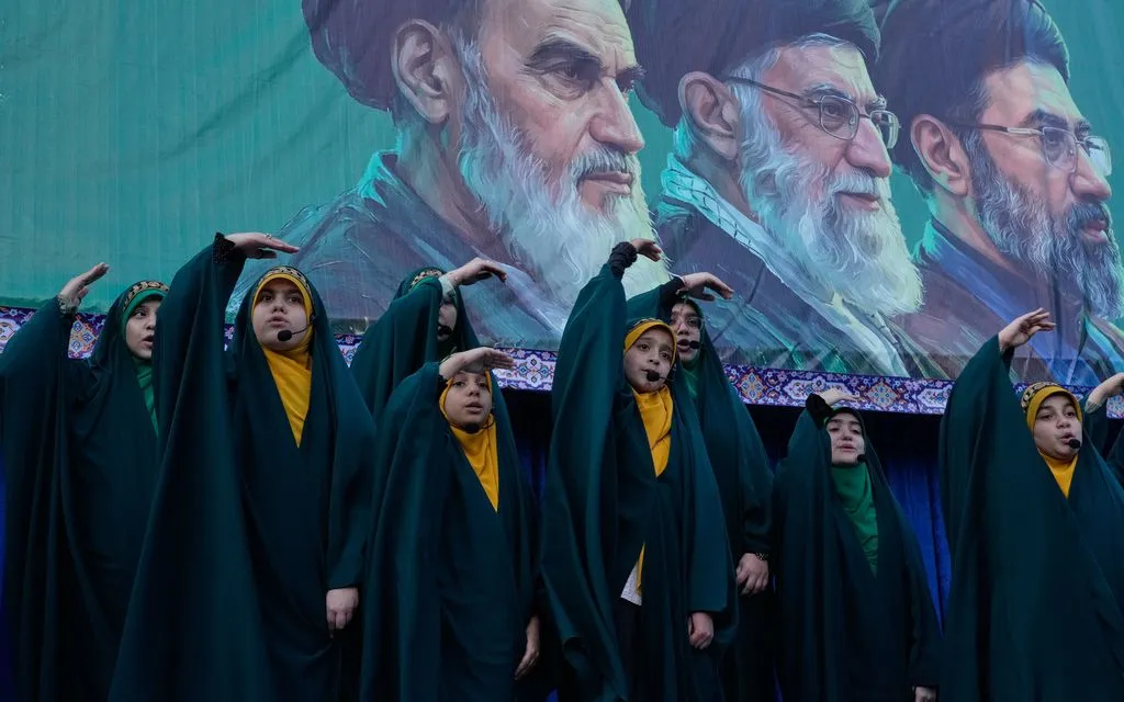 Cuộc mít tinh do Iran tổ chức nhằm kỷ niệm ngày sinh của Imam Reza, vị Imam thứ 8 của người Hồi giáo Shia, tại Tehran, ngày 29/4/2026. (Ảnh: AP)
