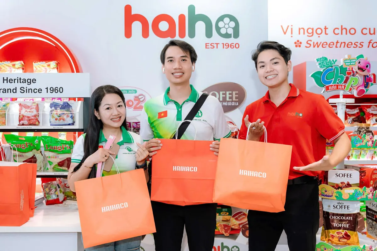 Thương hiệu b&aacute;nh kẹo Hải H&agrave; trao 4.000 phần qu&agrave; tại Rạp Xiếc Ph&uacute; Thọ dịp Đại lễ 30/4 - 1/5/2026 - Ảnh 1.
