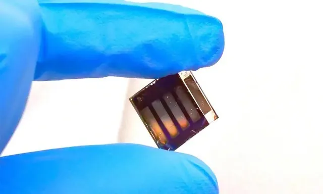 Đột ph&aacute; pin perovskite: Tạo điện ngay trong nh&agrave;, kh&ocirc;ng cần &aacute;nh nắng trực tiếp- Ảnh 1.