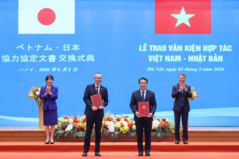 Việt Nam, Nhật Bản trao nhiều văn kiện hợp t&aacute;c quan trọng- Ảnh 1.