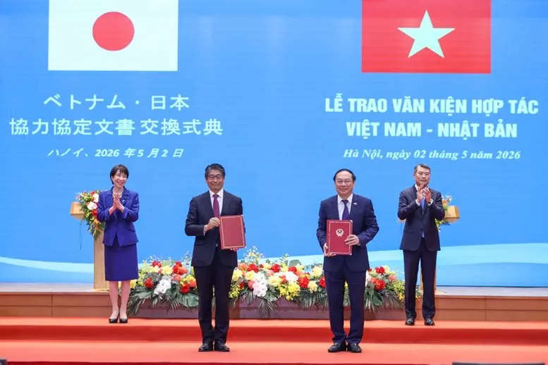 Việt Nam, Nhật Bản trao nhiều văn kiện hợp t&aacute;c quan trọng- Ảnh 2.