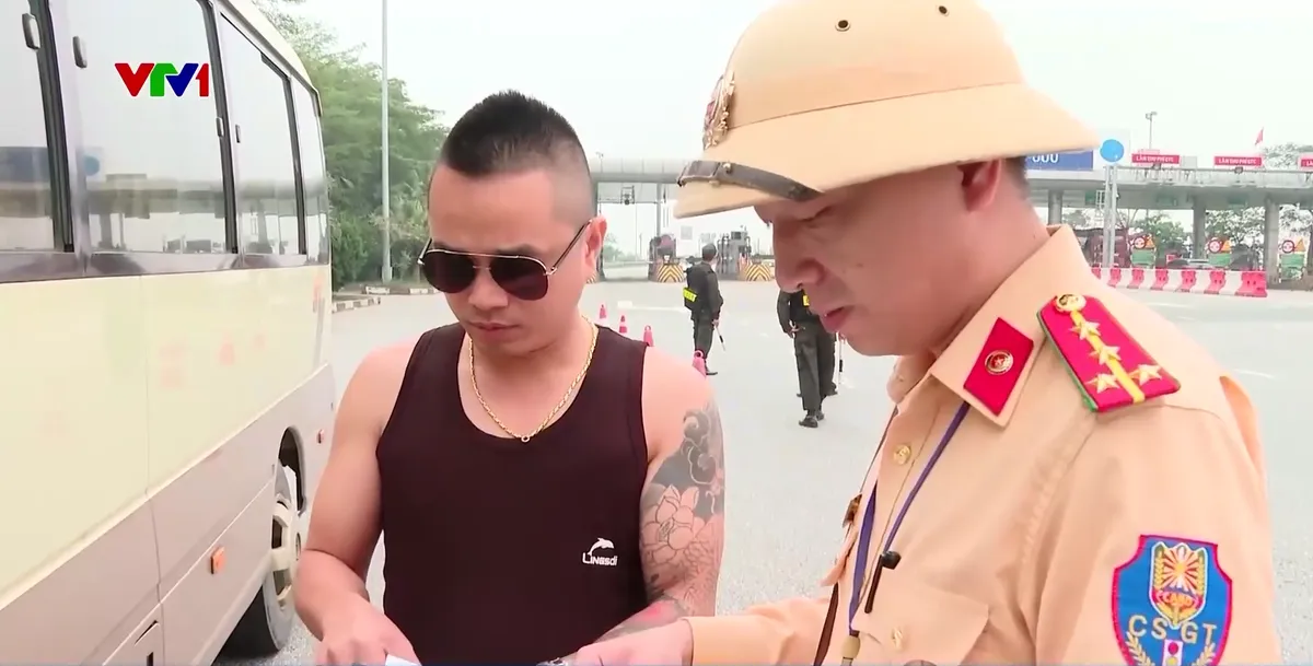 Tăng cường c&aacute;c giải ph&aacute;p đảm bảo trật tự, an to&agrave;n giao th&ocirc;ng tr&ecirc;n c&aacute;c tuyến cao tốc dịp nghỉ lễ 30/4 v&agrave; 1/5 - Ảnh 1.