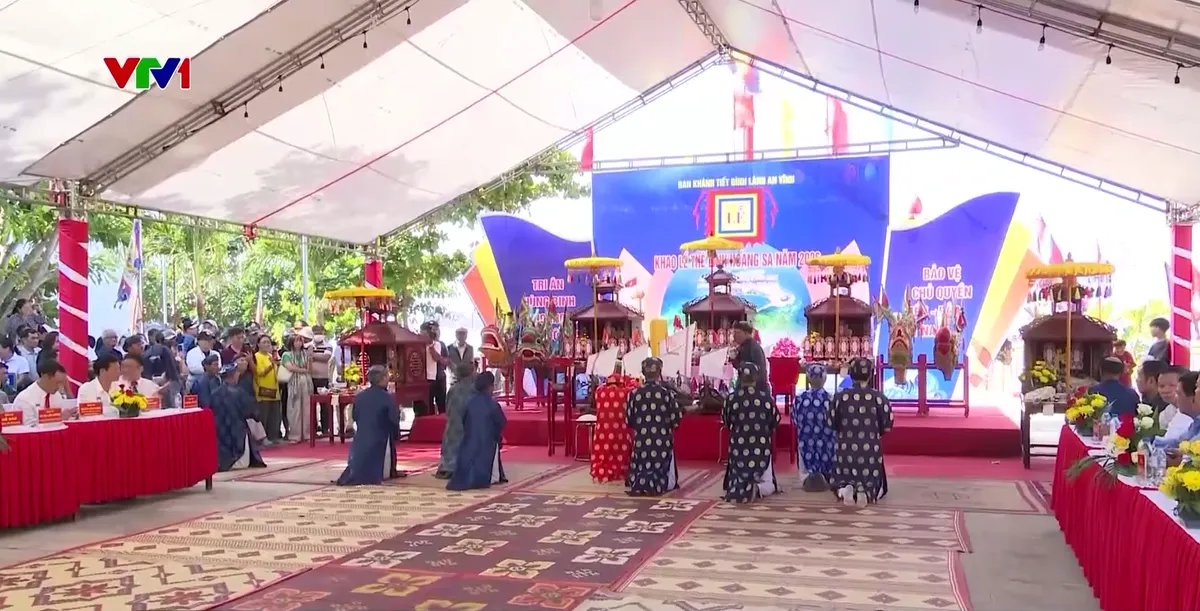 Lễ Khao lề thế l&iacute;nh Ho&agrave;ng Sa: Tri &acirc;n tiền nh&acirc;n, khẳng định chủ quyền biển đảo thi&ecirc;ng li&ecirc;ng - Ảnh 1.