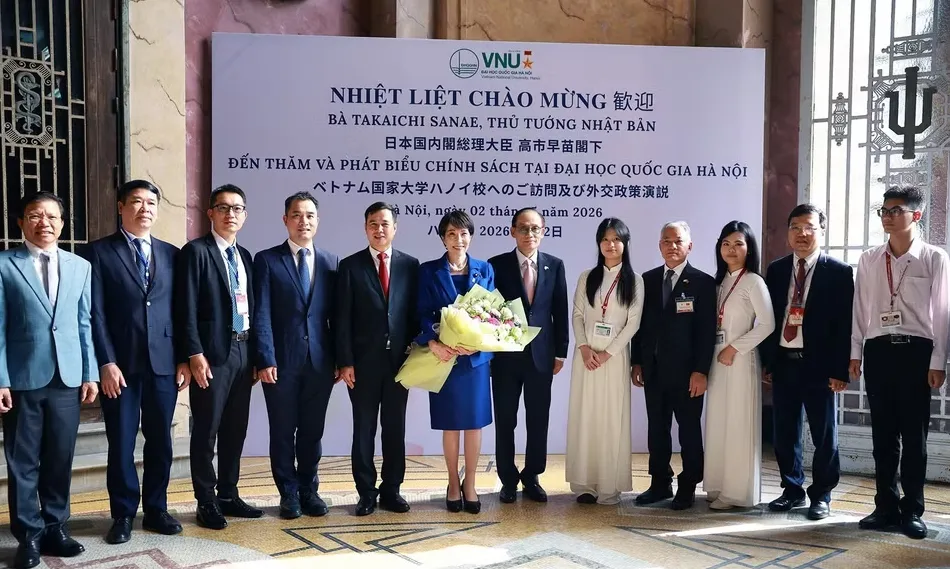 Thủ tướng Nhật Bản ph&aacute;t biểu ch&iacute;nh s&aacute;ch tại Đại học Quốc gia H&agrave; Nội - Ảnh 2.