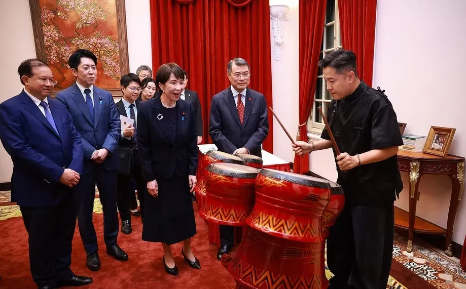 Thủ tướng L&ecirc; Minh Hưng chủ tr&igrave; chi&ecirc;u đ&atilde;i trọng thể Thủ tướng Nhật Bản Takaichi Sanae - Ảnh 1.