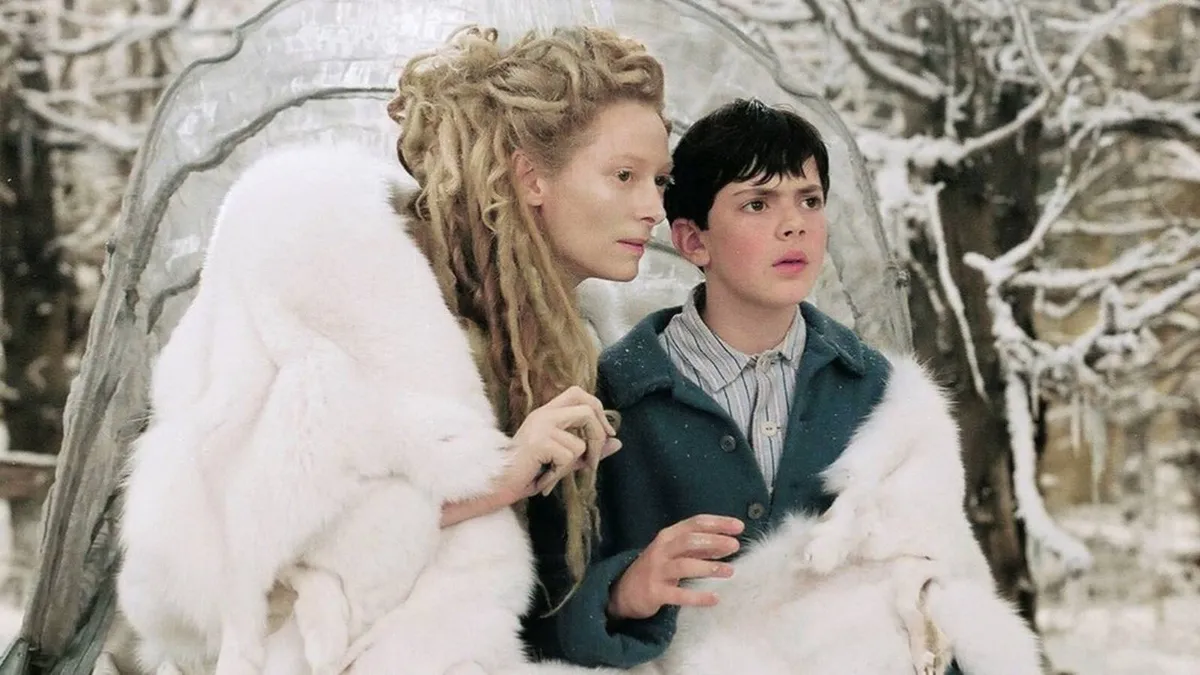 Phi&ecirc;n bản chuyển thể 'Bi&ecirc;n ni&ecirc;n sử Narnia' mới của sao phim Sex Education l&agrave; ngoại lệ của Netflix- Ảnh 1.