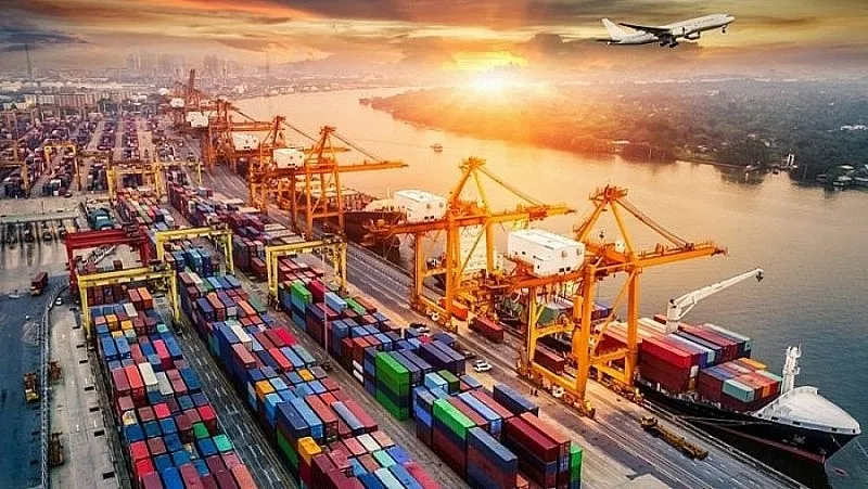 Việt Nam nhập si&ecirc;u 7,11 tỷ USD sau 4 th&aacute;ng đầu năm- Ảnh 1.