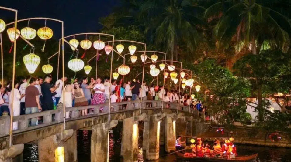 Ninh Bình bứt phá mùa lễ: Hành trình trải nghiệm đa sắc níu chân du khách - Ảnh 7.