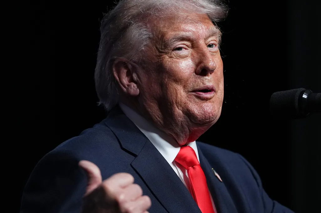 Tổng thống Trump cảnh b&aacute;o c&oacute; thể nối lại tấn c&ocirc;ng Iran - Ảnh 1.