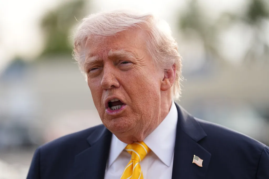 Tổng thống Trump kh&ocirc;ng cần Quốc hội Mỹ cho ph&eacute;p tiếp tục cuộc chiến Iran - Ảnh 1.