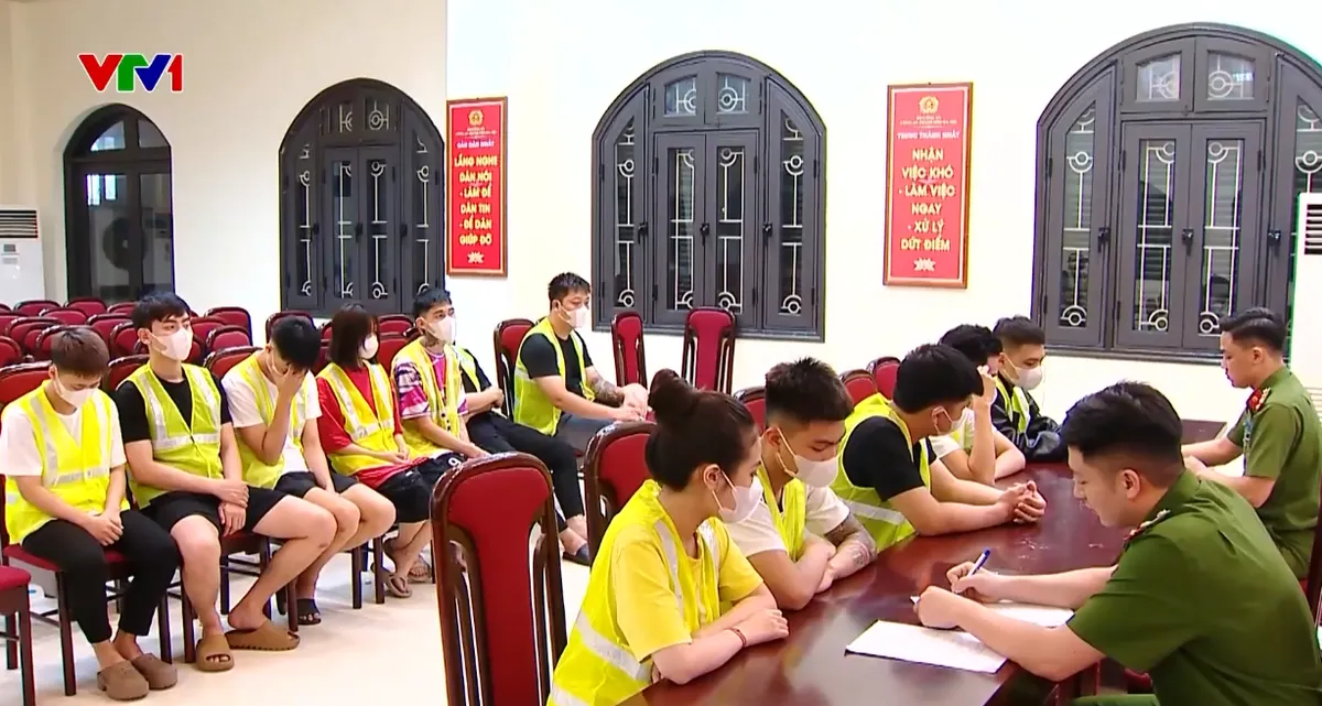 C&ocirc; g&aacute;i nhập viện t&acirc;m thần 2 lần vẫn tới qu&aacute;n bar sử dụng b&oacute;ng cười- Ảnh 3.