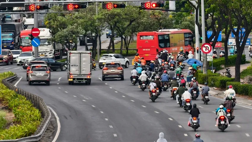 Giao th&ocirc;ng cửa ng&otilde; TP Hồ Ch&iacute; Minh th&ocirc;ng tho&aacute;ng ng&agrave;y cuối nghỉ lễ - Ảnh 1.