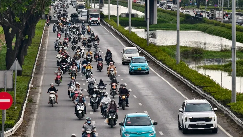 Giao th&ocirc;ng cửa ng&otilde; TP Hồ Ch&iacute; Minh th&ocirc;ng tho&aacute;ng ng&agrave;y cuối nghỉ lễ - Ảnh 2.