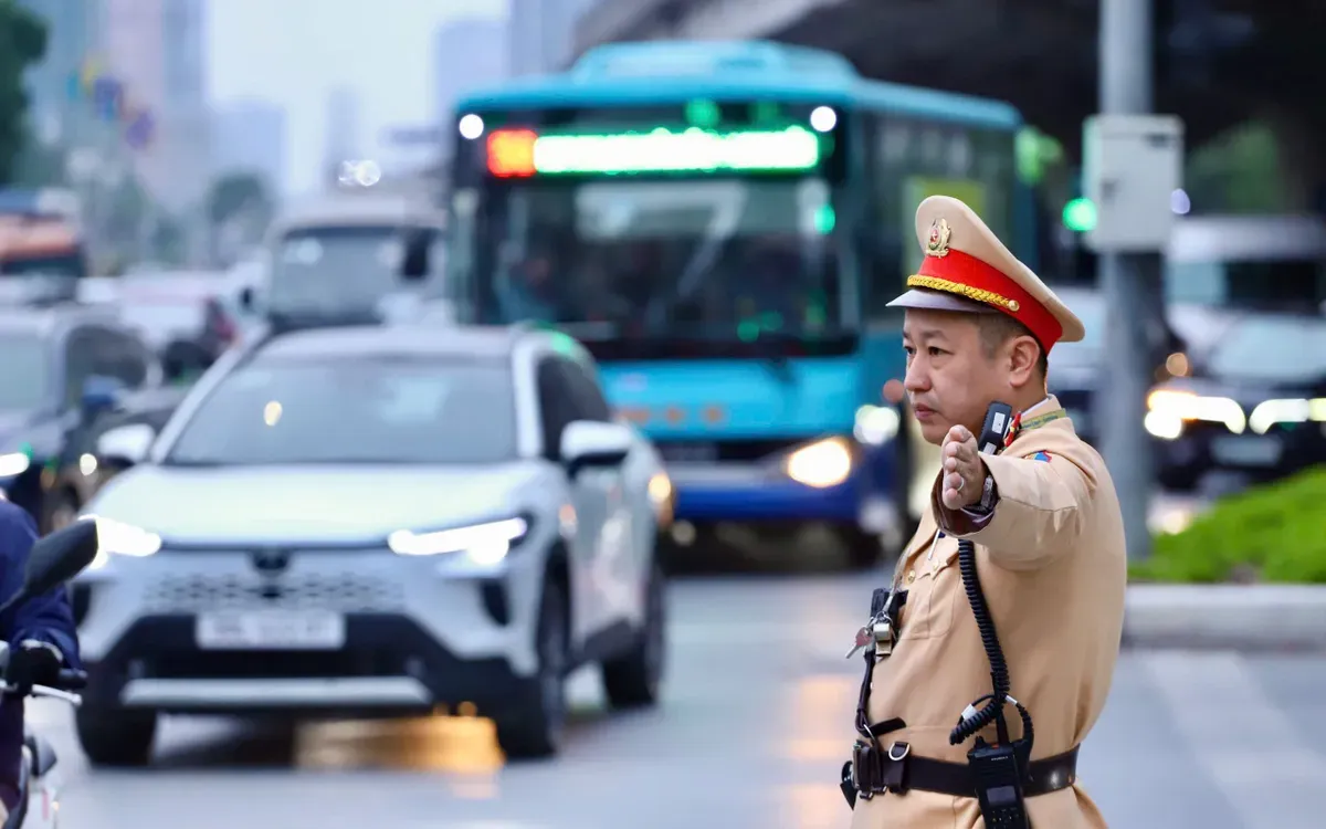 H&agrave; Nội: Ph&acirc;n luồng từ xa hạn chế &ugrave;n tắc ng&agrave;y cuối kỳ nghỉ lễ - Ảnh 1.