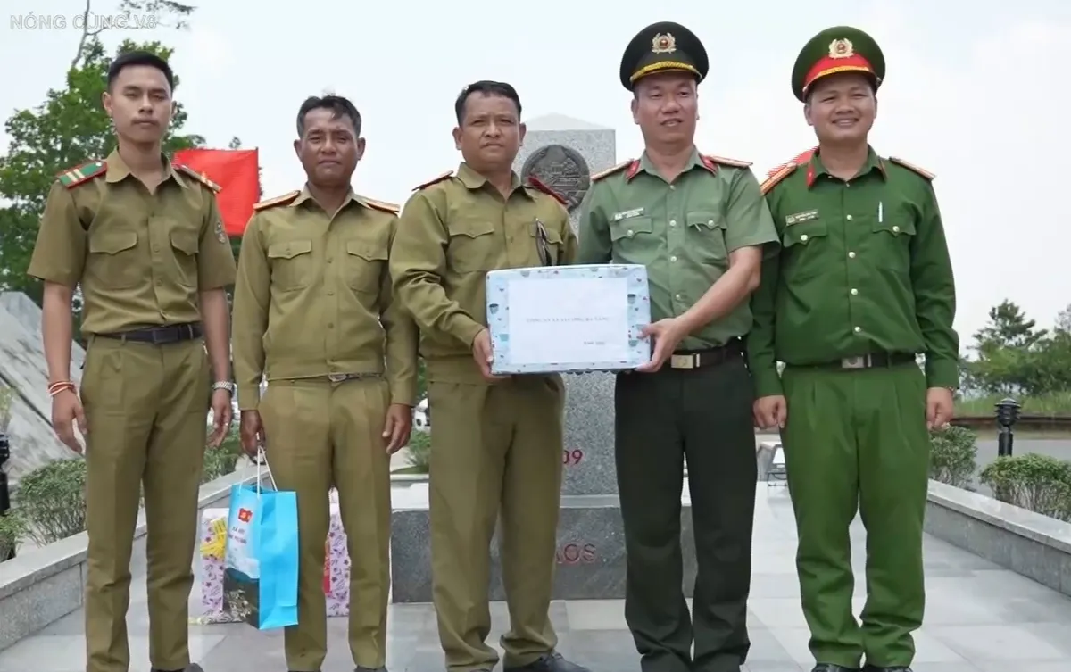 C&ocirc;ng an bi&ecirc;n giới với nhiệm vụ đối ngoại nh&acirc;n d&acirc;n- Ảnh 5.