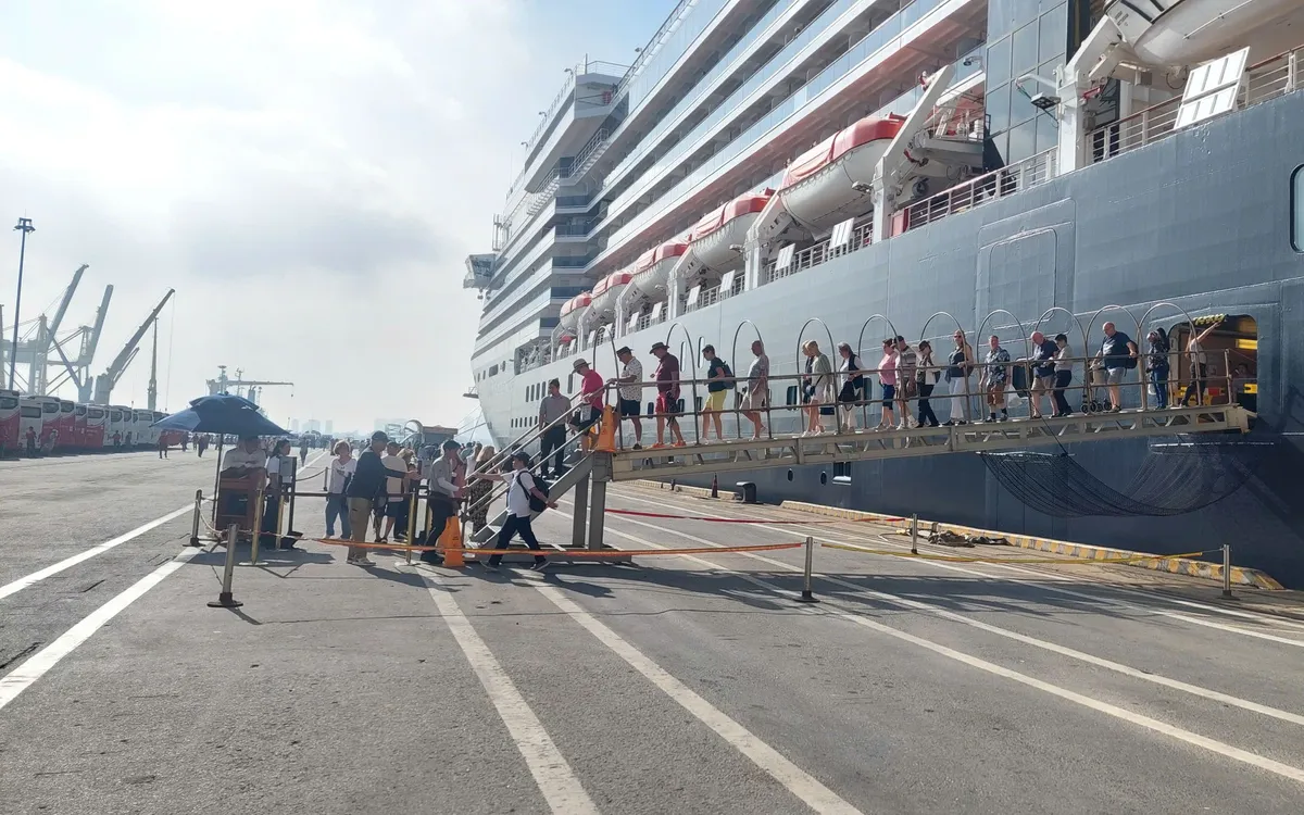 Sự phục hồi mạnh mẽ của các đường bay thẳng, nhu cầu du lịch nghỉ dưỡng dài ngày cùng lợi thế về an ninh, tiện nghi, điều kiện tự nhiên, chi phí đã giúp Việt Nam trở thành một lựa chọn hàng đầu của du khách.