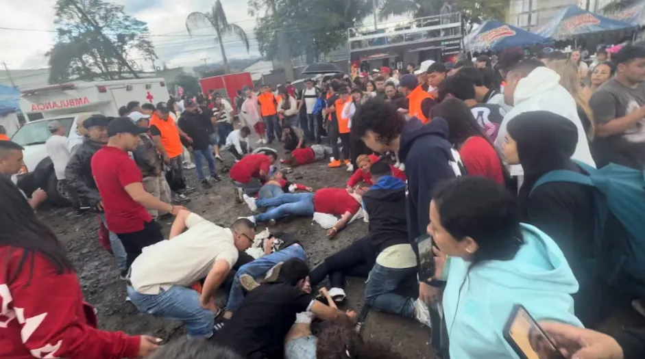 "Xe tải qu&aacute;i vật" lao v&agrave;o đ&aacute;m đ&ocirc;ng ở Colombia khiến 2 người thiệt mạng  - Ảnh 3.