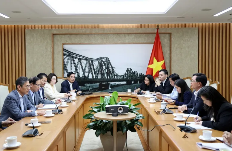 Ph&oacute; Thủ tướng Hồ Quốc Dũng tiếp Chủ tịch FS Finance Suisse AG, th&uacute;c đẩy hợp t&aacute;c đầu tư Thụy Sĩ tại Việt Nam- Ảnh 1.