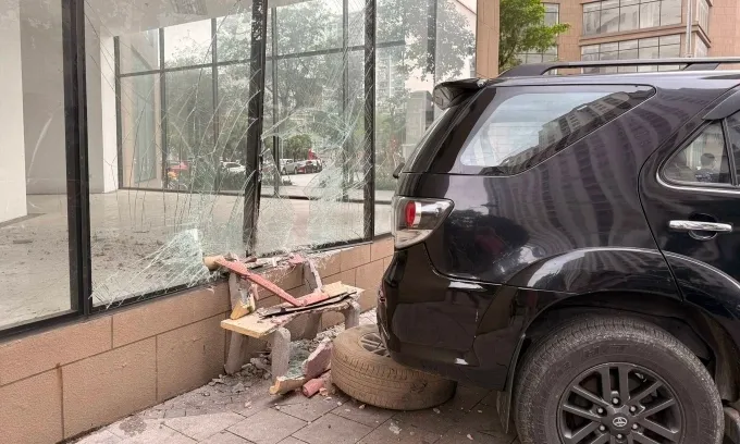 Đừng chủ quan giao ch&igrave;a kh&oacute;a &ocirc; t&ocirc; cho bảo vệ, nh&acirc;n vi&ecirc;n rửa xe- Ảnh 1.