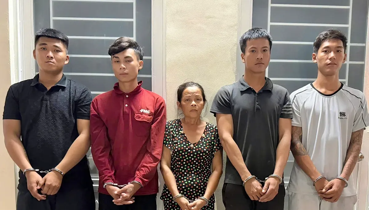 Thu&ecirc; người từ Cần Thơ ra Ph&uacute; Quốc ch&eacute;m chồng v&igrave; nghi ngoại t&igrave;nh- Ảnh 1.