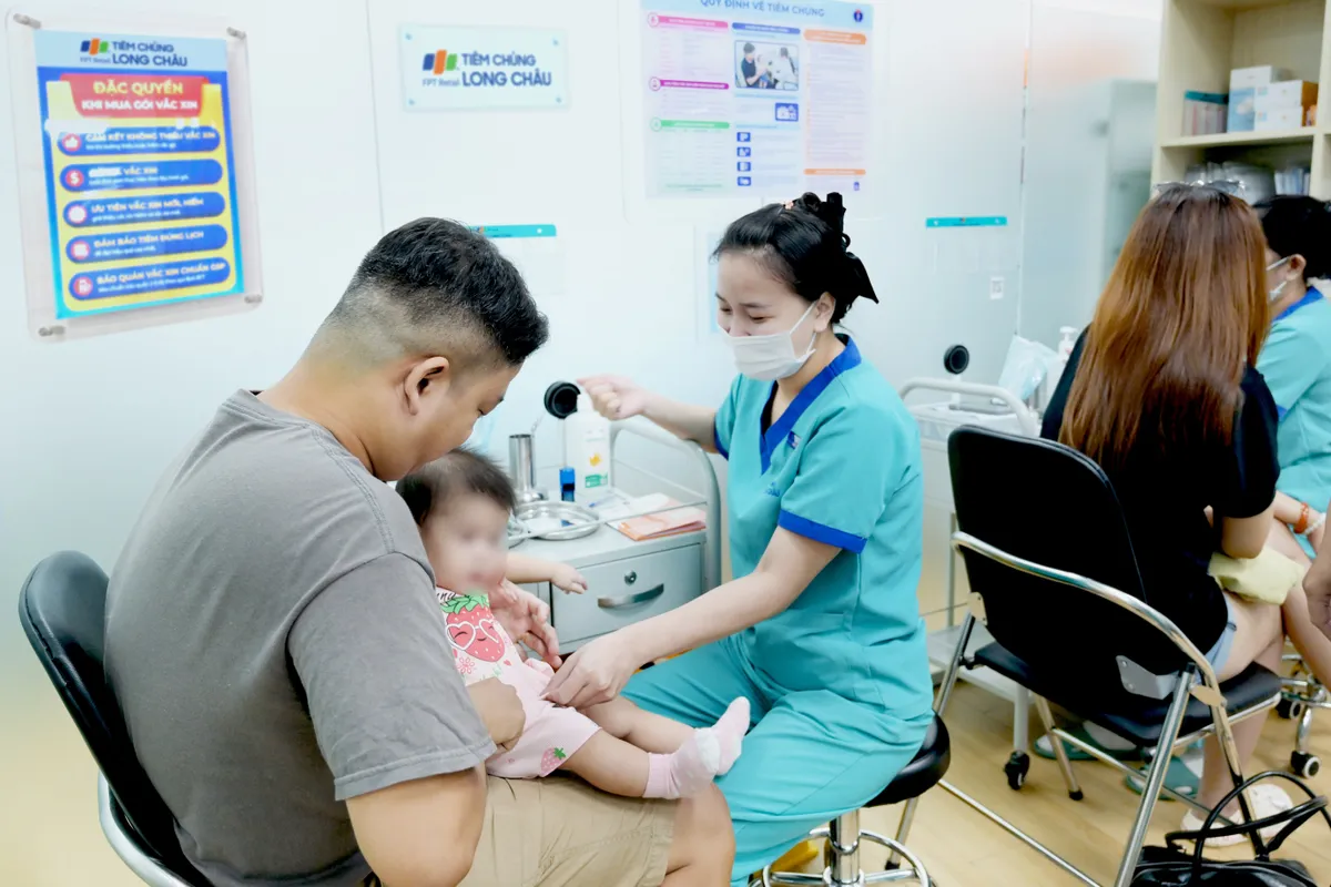 Chủ động bảo vệ b&eacute; trước nguy cơ &ldquo;dịch chồng dịch&rdquo; - Ảnh 3.