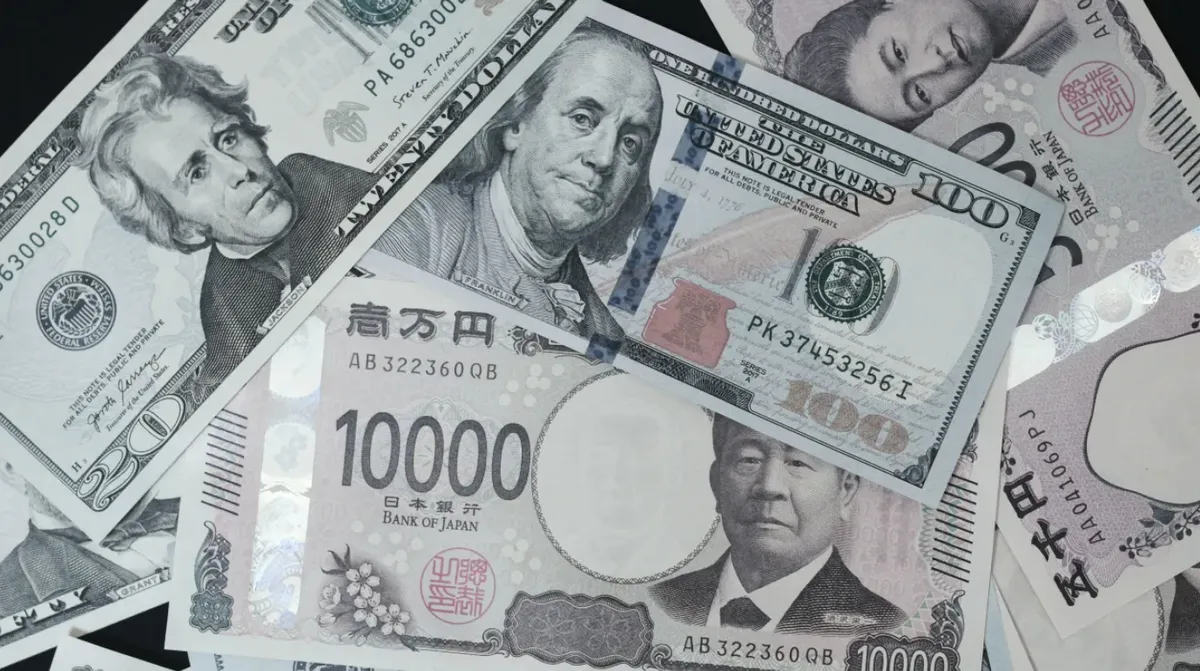 Gi&aacute; USD trong nước giảm nhẹ, yen Nhật tăng mạnh đầu tuần- Ảnh 1.