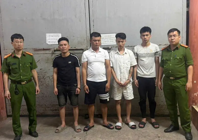 Bắt nh&oacute;m đối tượng cướp giật v&agrave;ng của người nước ngo&agrave;i ở Hưng Y&ecirc;n - Ảnh 1.