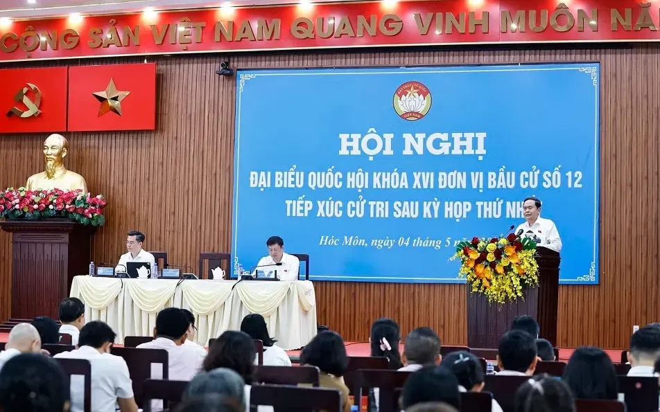 Chủ tịch Quốc hội Trần Thanh Mẫn tiếp x&uacute;c cử tri TP.HCM, nhấn mạnh sửa đổi to&agrave;n diện Luật Đất đai v&agrave; x&acirc;y dựng Luật Đ&ocirc; thị đặc biệt- Ảnh 1.