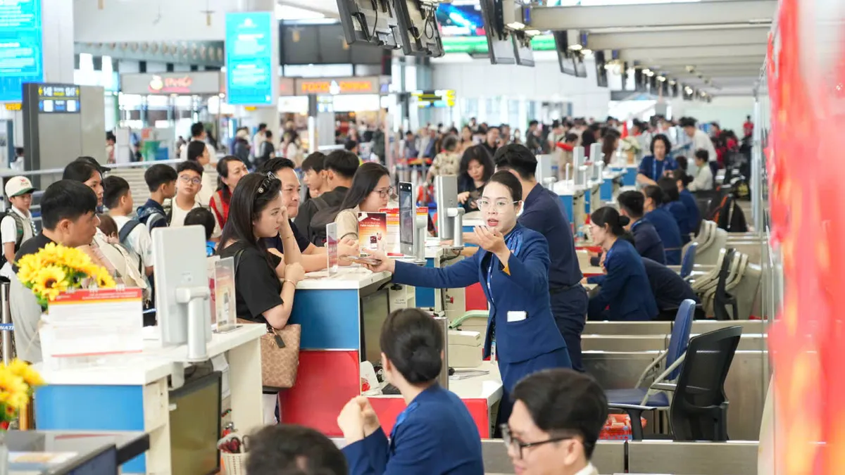 Vận tải h&agrave;ng kh&ocirc;ng tăng trưởng ấn tượng với 46 triệu lượt kh&aacute;ch trong 4 th&aacute;ng đầu năm - Ảnh 1.