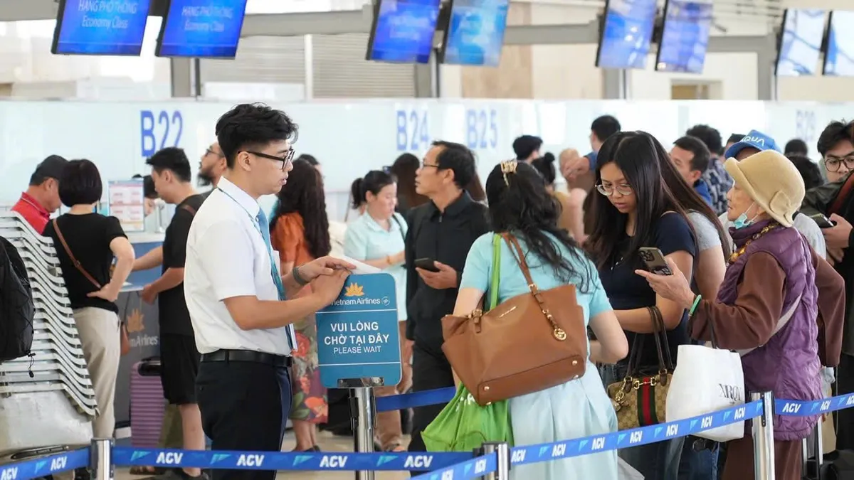 H&agrave;ng kh&ocirc;ng &ldquo;căng m&igrave;nh&rdquo; với gần 1,7 triệu kh&aacute;ch dịp nghỉ lễ Giỗ Tổ v&agrave; 30/4-1/5 - Ảnh 2.