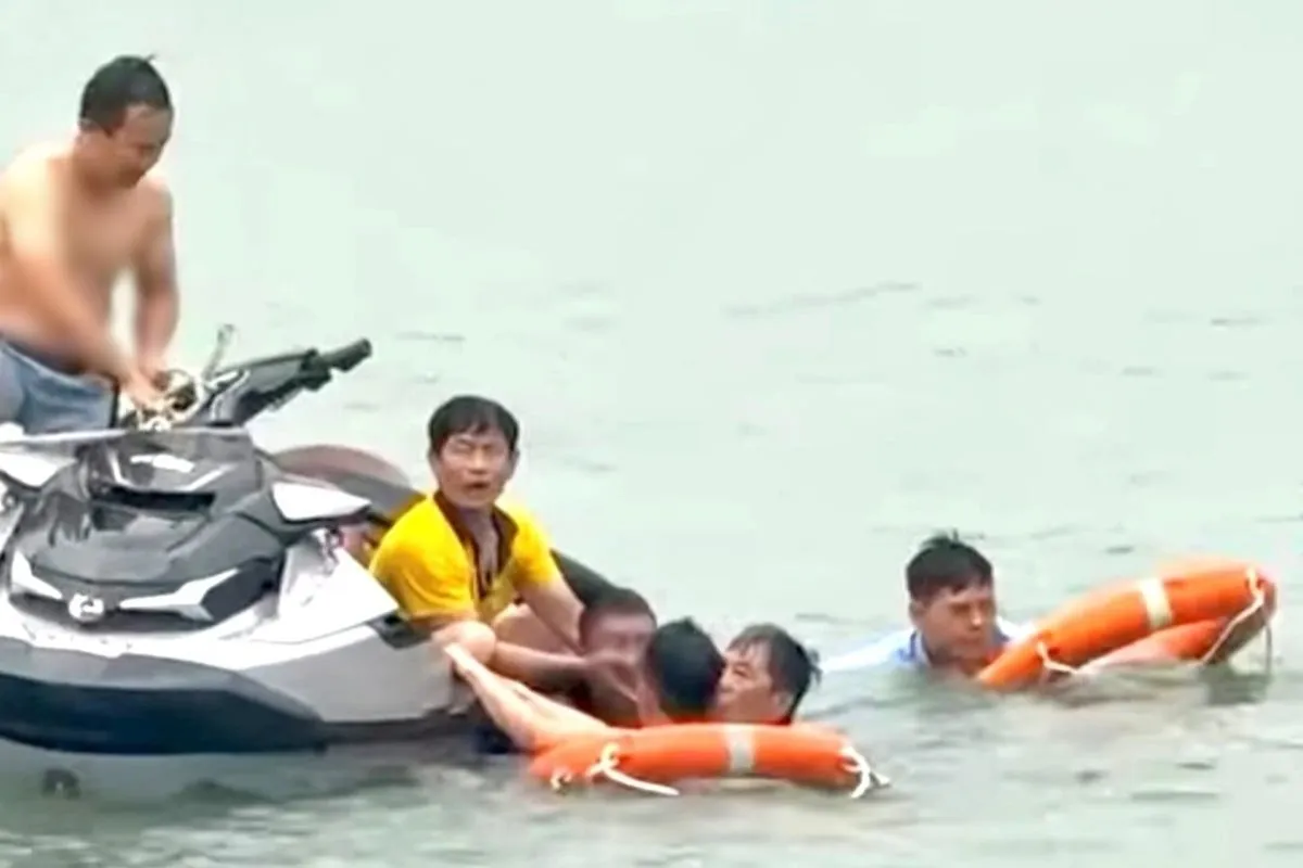 Ninh B&igrave;nh tạm dừng hoạt động flyboard sau sự cố 2 người gặp nạn ở hồ N&uacute;i Lớ - Ảnh 2.