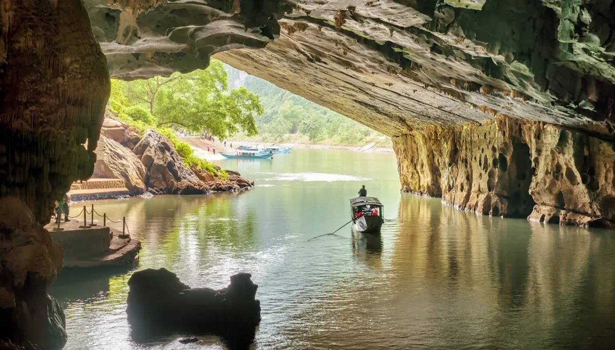 Th&aacute;m hiểm th&aacute;c bi&ecirc;n giới Việt - L&agrave;o: H&agrave;nh tr&igrave;nh chinh phục những cung đường hoang sơ- Ảnh 1.