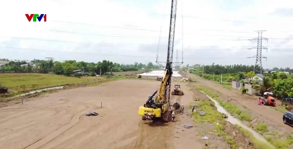 Th&aacute;o gỡ kh&oacute; khăn về vật liệu, th&uacute;c đẩy tiến độ cao tốc Mỹ An - Cao L&atilde;nh - Ảnh 1.