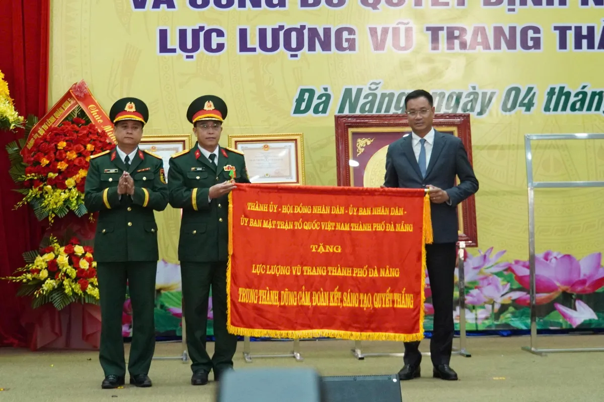 Đ&agrave; Nẵng đ&oacute;n nhận Hu&acirc;n chương Qu&acirc;n c&ocirc;ng hạng Nhất, khẳng định truyền thống vẻ vang lực lượng vũ trang - Ảnh 1.