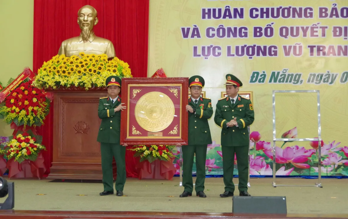 Đ&agrave; Nẵng đ&oacute;n nhận Hu&acirc;n chương Qu&acirc;n c&ocirc;ng hạng Nhất, khẳng định truyền thống vẻ vang lực lượng vũ trang - Ảnh 2.