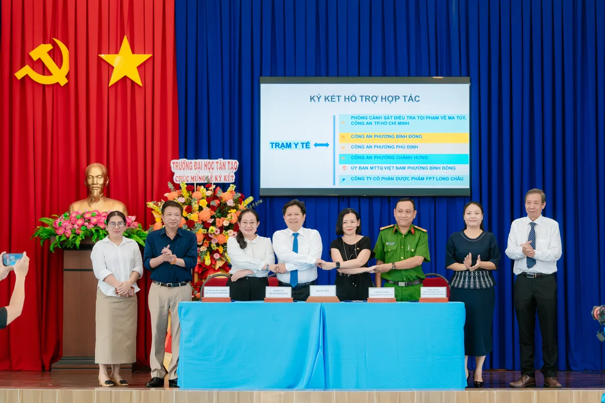 Kết nối nguồn lực c&ocirc;ng - tư ph&aacute;t triển y tế cộng đồng: Long Ch&acirc;u v&agrave; UBND Phường B&igrave;nh Đ&ocirc;ng (TP Hồ Ch&iacute; Minh) hợp t&aacute;c chiến lược- Ảnh 1.