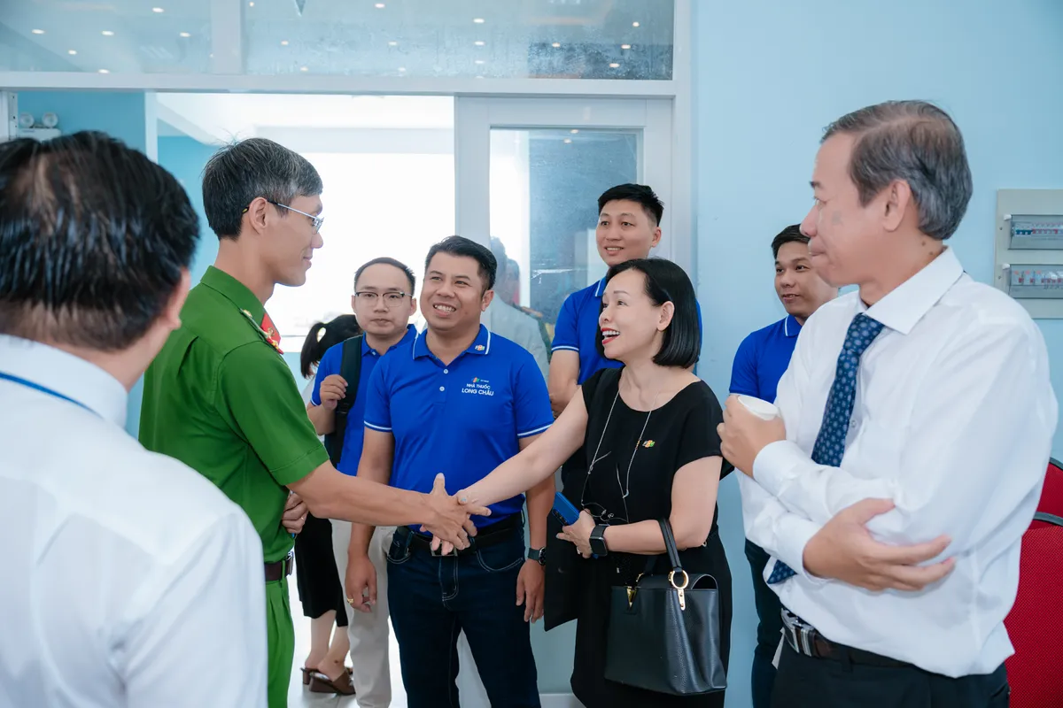 Kết nối nguồn lực c&ocirc;ng - tư ph&aacute;t triển y tế cộng đồng: Long Ch&acirc;u v&agrave; UBND Phường B&igrave;nh Đ&ocirc;ng (TP Hồ Ch&iacute; Minh) hợp t&aacute;c chiến lược- Ảnh 5.