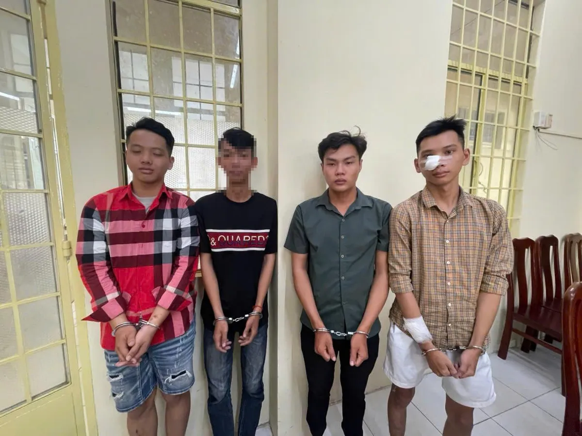 M&acirc;u thuẫn từ chuyện nẹt p&ocirc;, hai nh&oacute;m thanh thiếu ni&ecirc;n đ&aacute;nh nhau, g&acirc;y rối ở An Giang- Ảnh 1.
