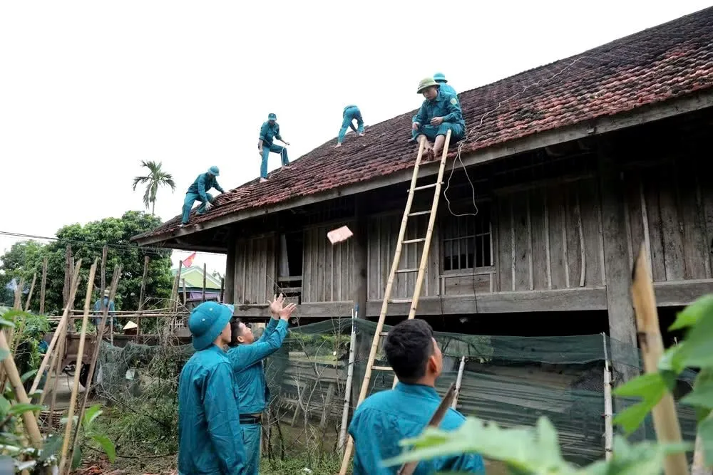 Nghệ An, Hà Tĩnh: Khẩn trương khắc phục hậu quả dông lốc và mưa đá diện rộng- Ảnh 1. Nghệ An, Hà Tĩnh: Khẩn trương khắc phục hậu quả dông lốc và mưa đá diện rộng- Ảnh 1.
